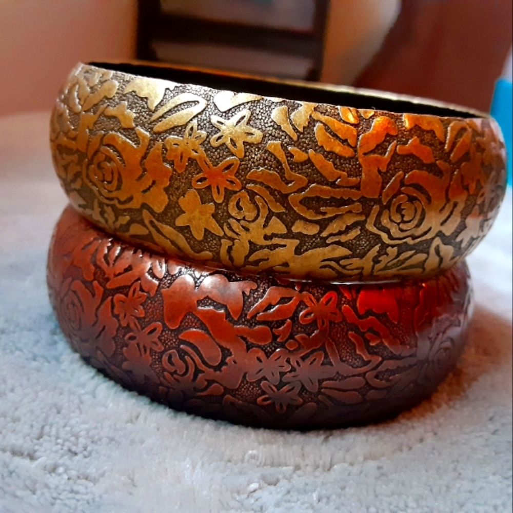Metal bangle bracelets